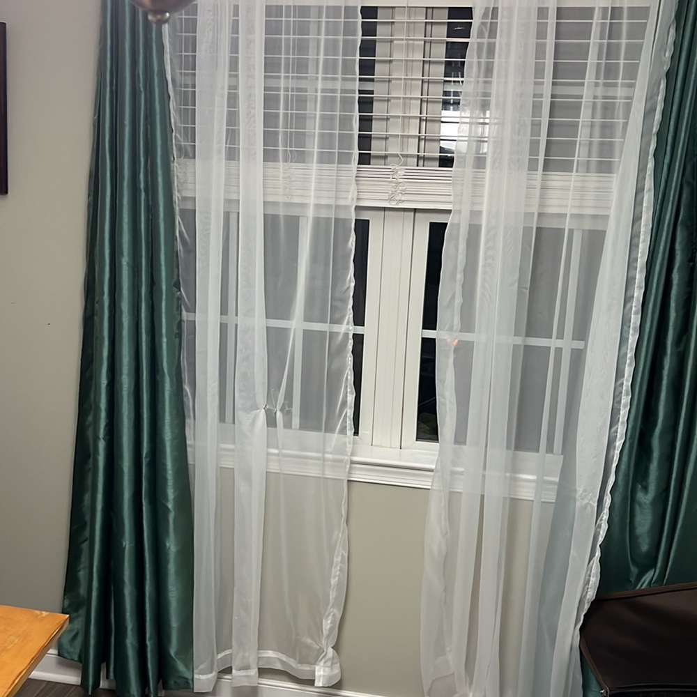 Drapes - Picture 2 of 5